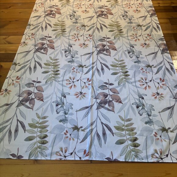 Rectangle and Round Matching Tablecloths - Picture 3 of 5